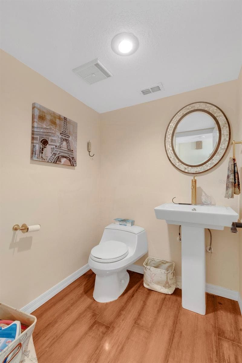 2640 WAYMEYER DRIVE — photo 18 of 33