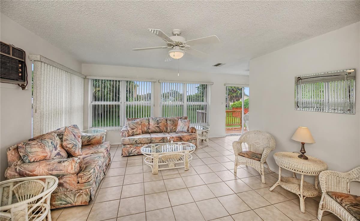 2828 MAGNOLIA WAY — photo 3 of 47