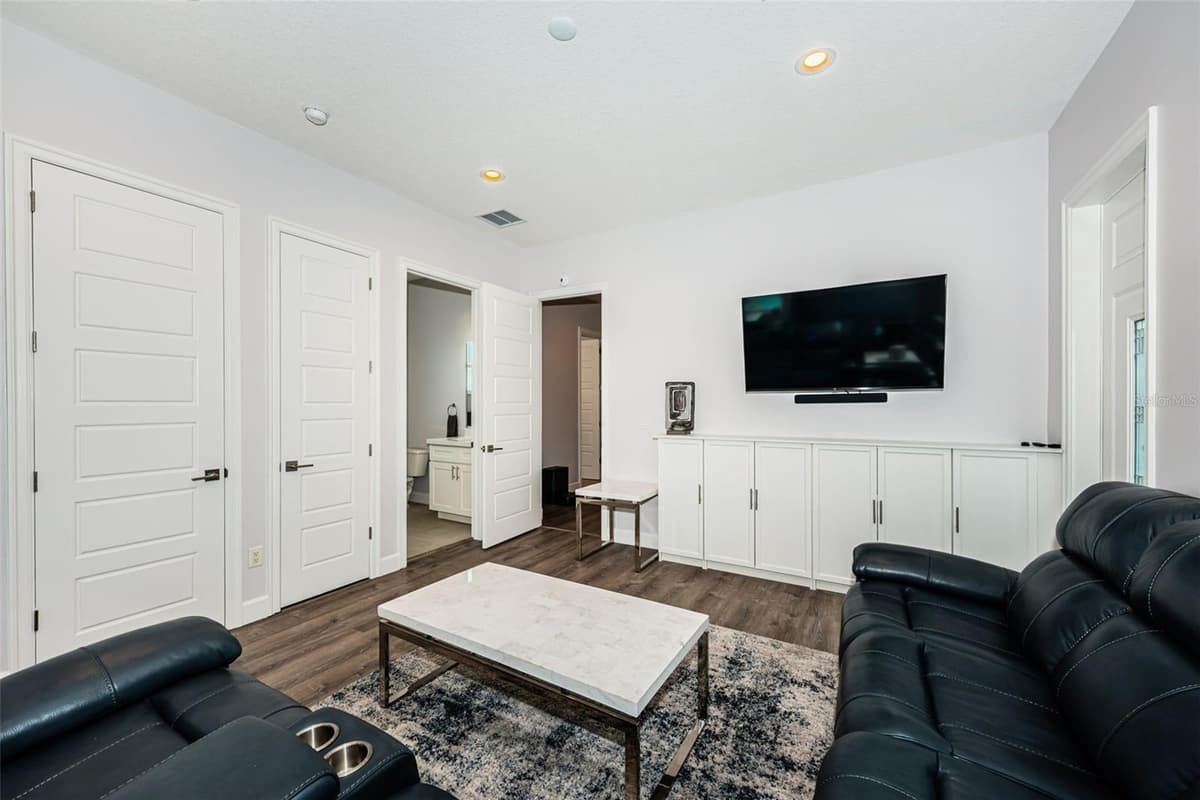 2430 6TH AVENUE — photo 38 of 46