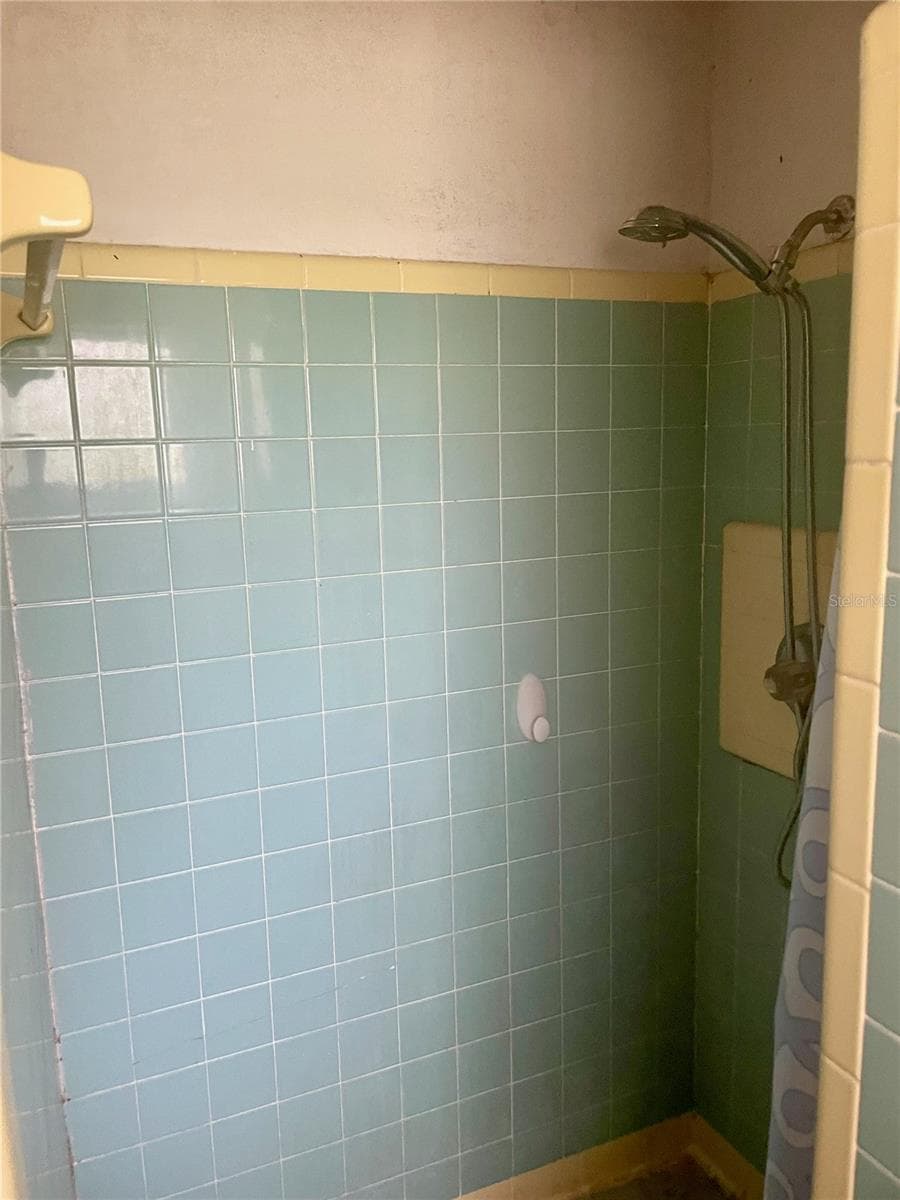 2033 VOLTAIRE STREET — photo 10 of 11