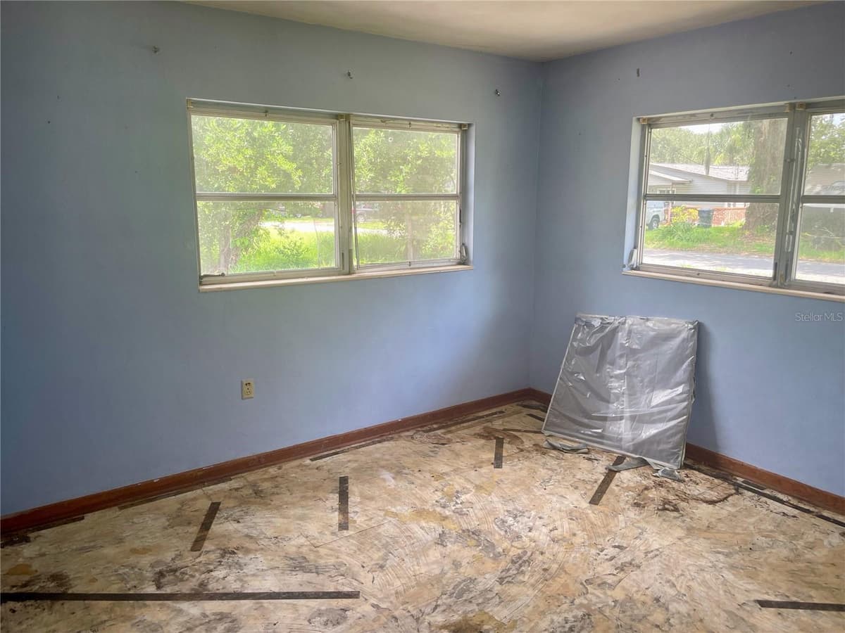 2033 VOLTAIRE STREET — photo 8 of 11