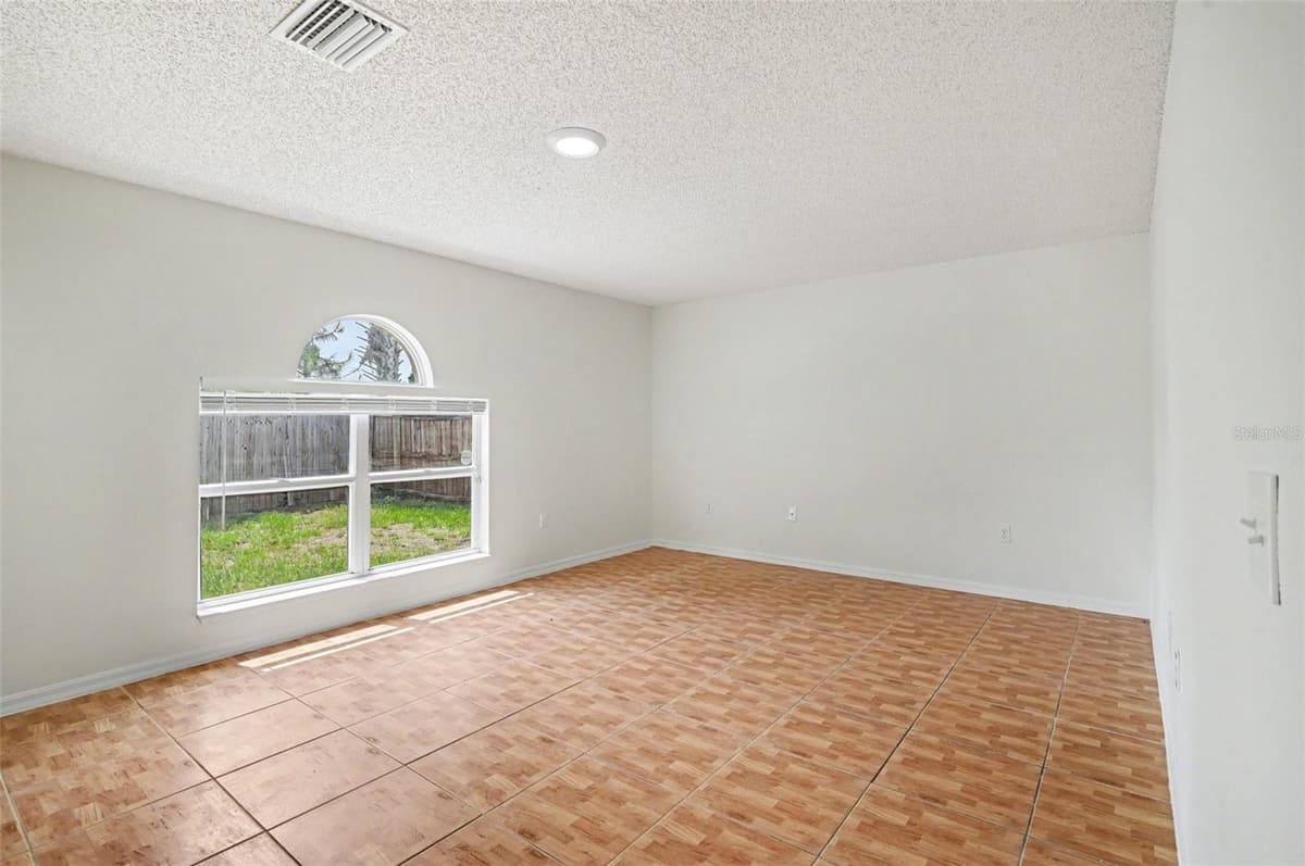 1093 AMANDA KAY CIRCLE — photo 4 of 17