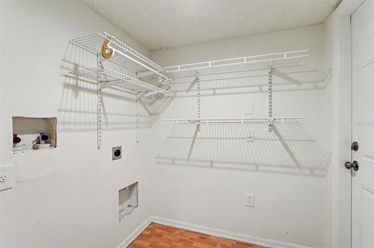 1093 AMANDA KAY CIRCLE — photo 6 of 17