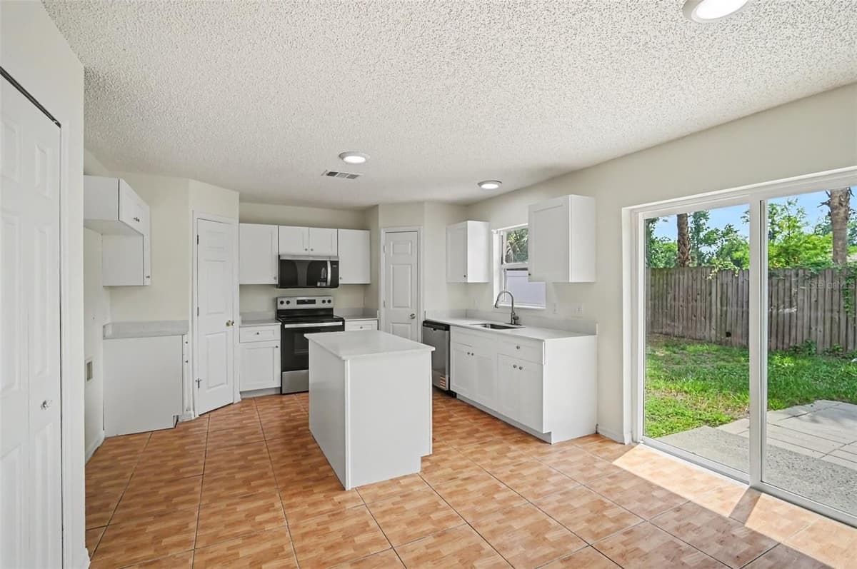 1093 AMANDA KAY CIRCLE — photo 5 of 17