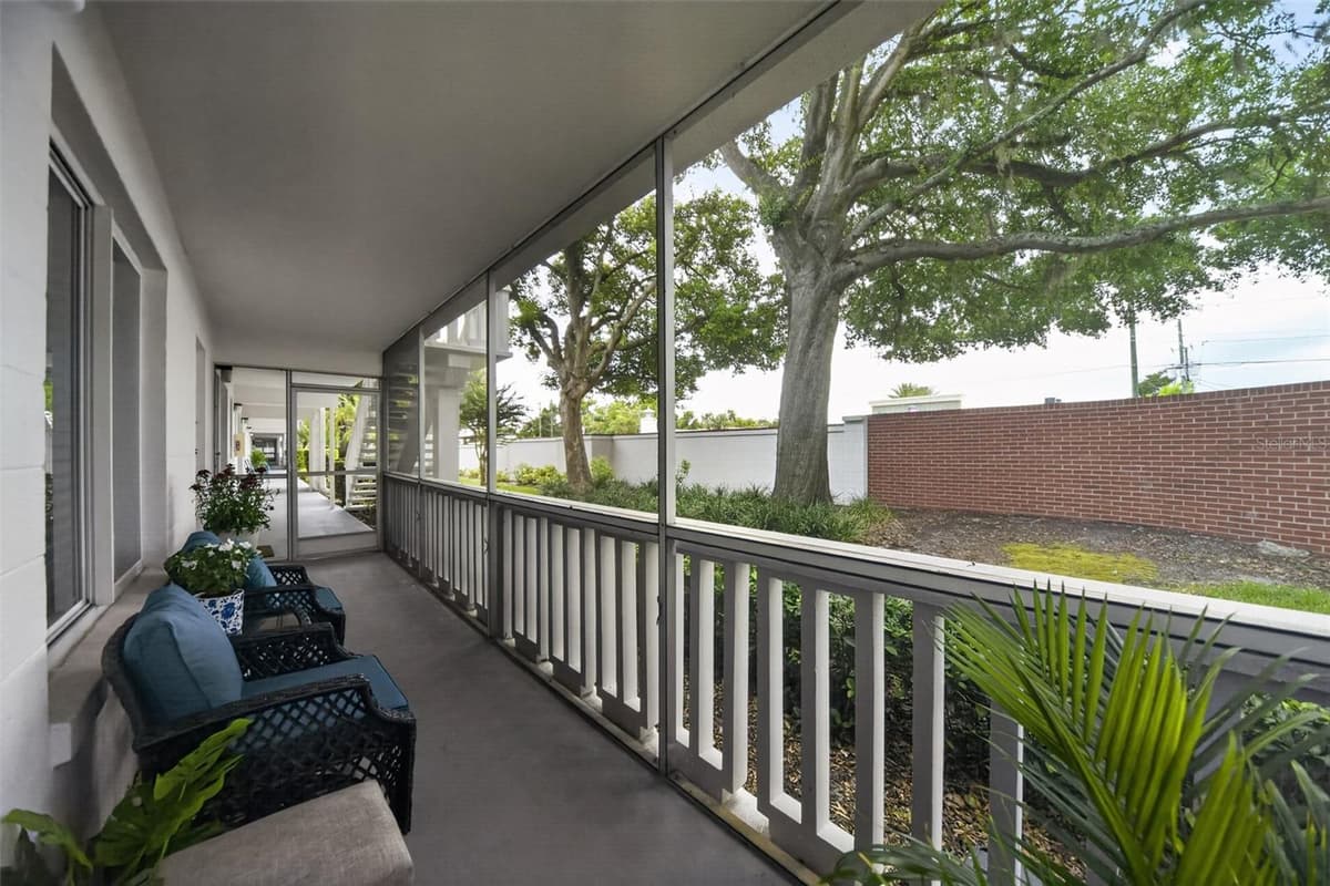 1140 ORLANDO AVENUE — photo 4 of 30