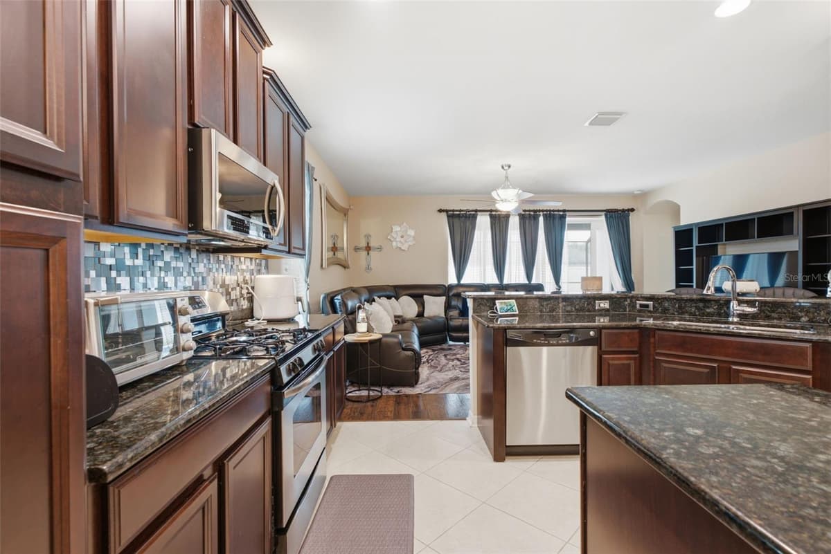 11105 WEMBLEY LANDING DRIVE — photo 12 of 43