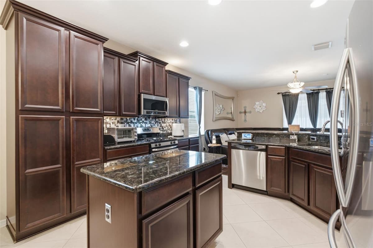 11105 WEMBLEY LANDING DRIVE — photo 10 of 43