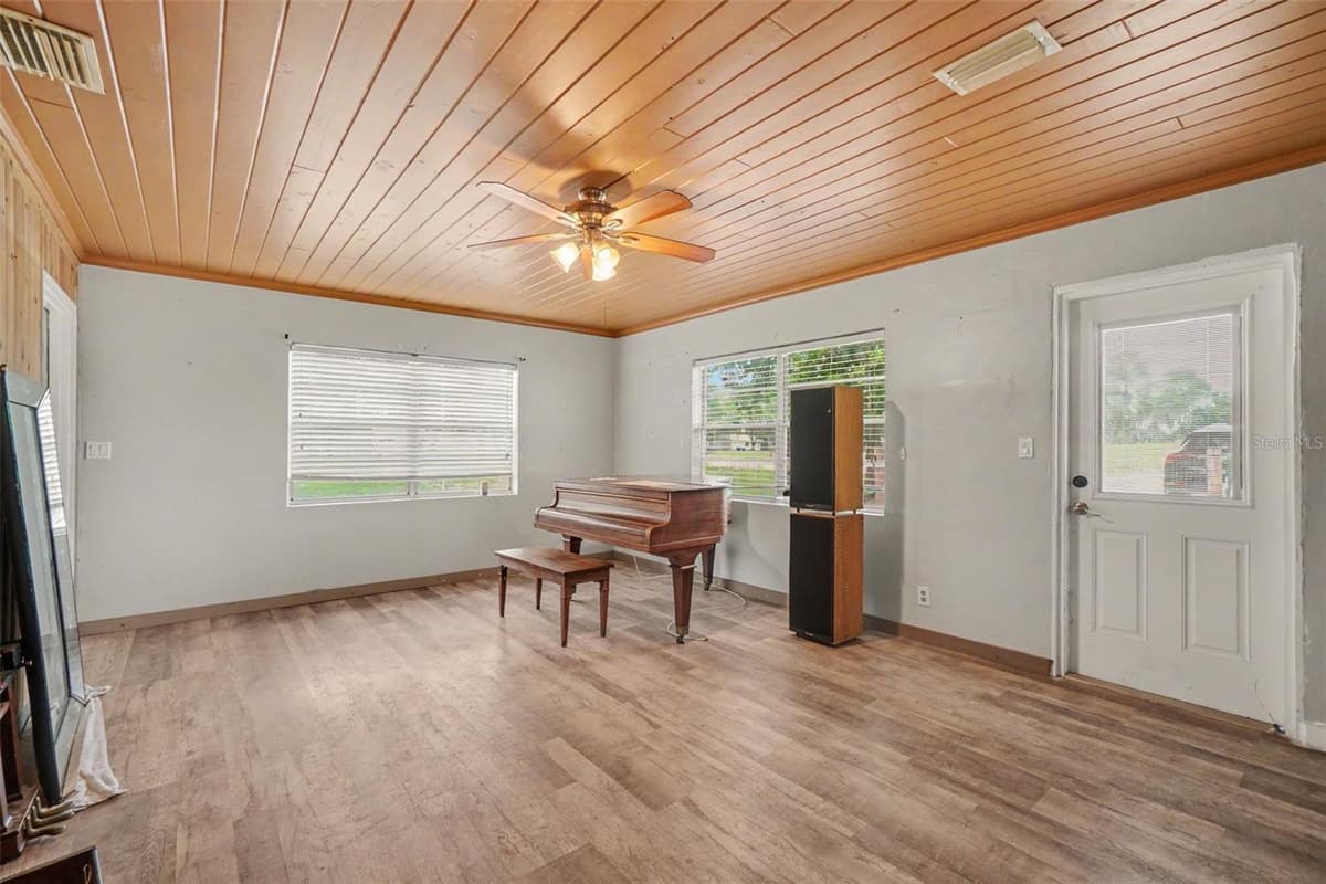 415 LAKE JUNE ROAD — photo 4 of 24