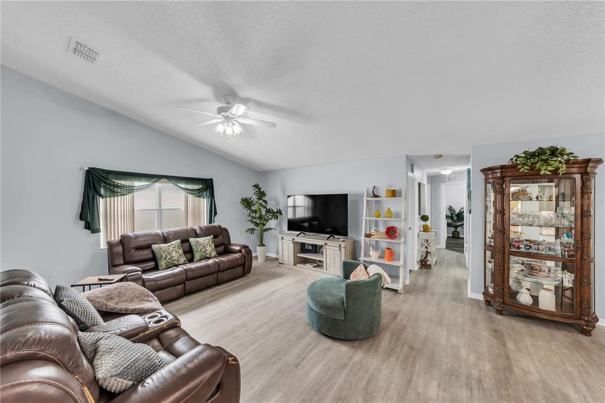 1622 CRAZY HORSE DR — photo 15 of 54
