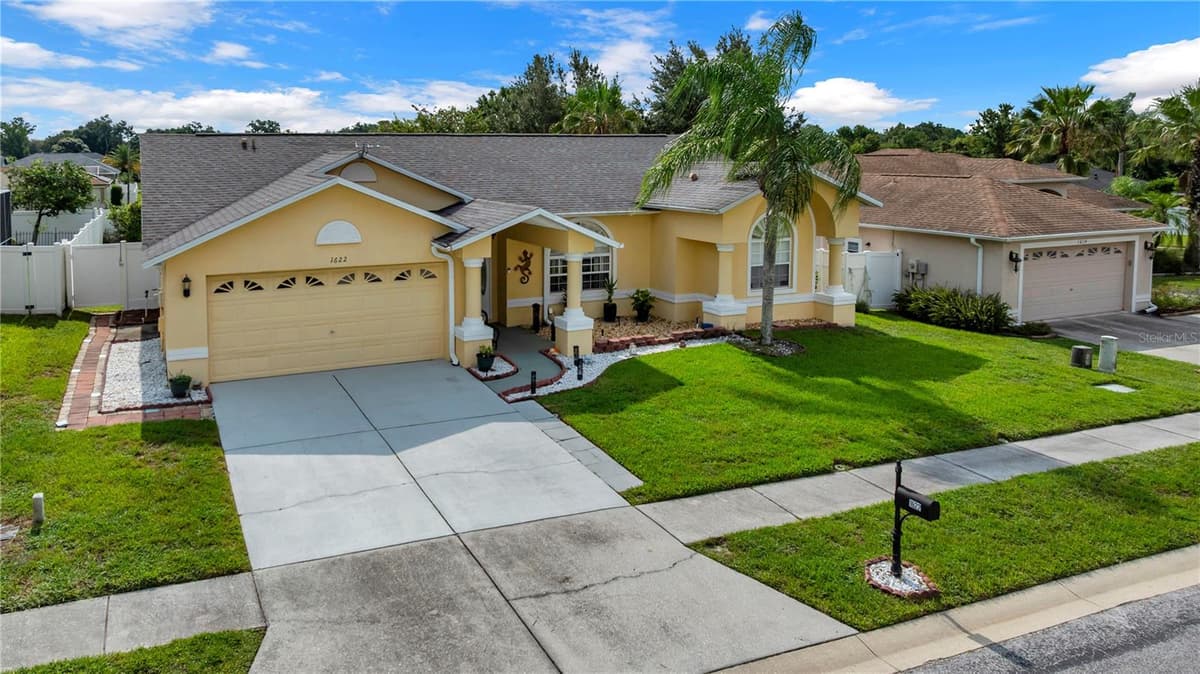 1622 CRAZY HORSE DR — photo 3 of 54