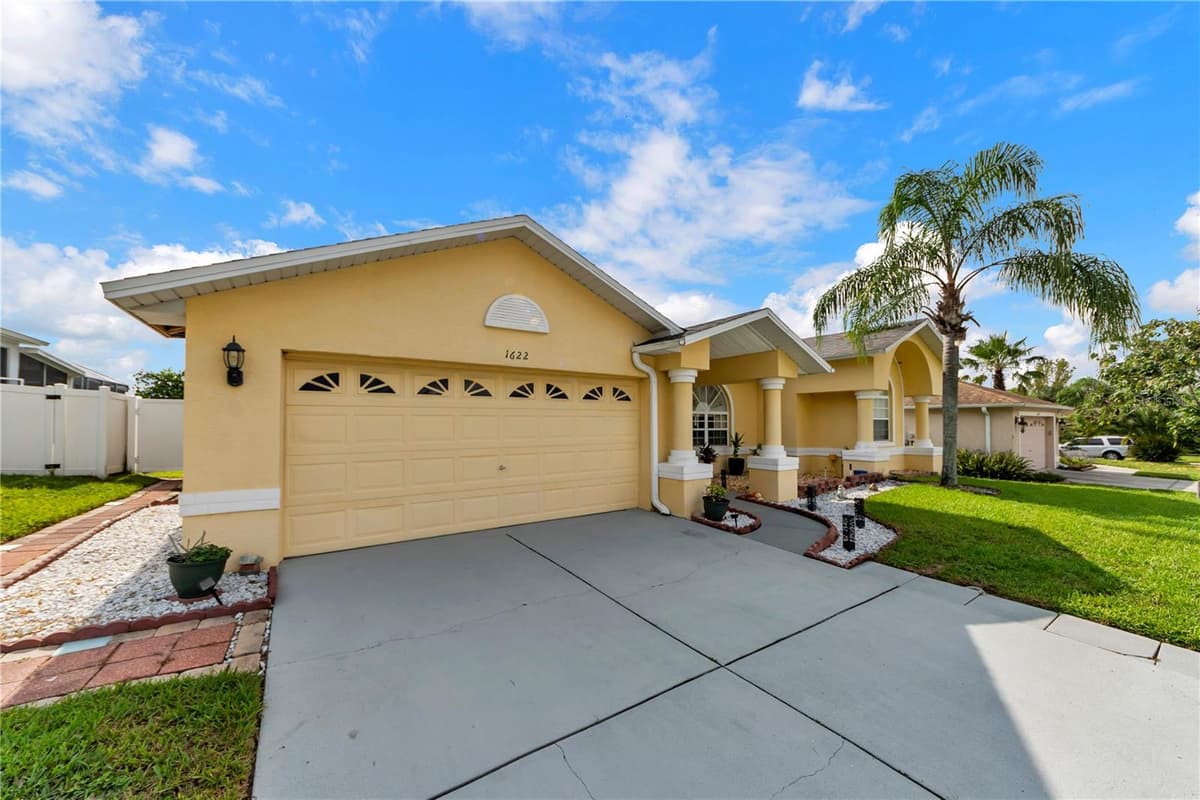 1622 CRAZY HORSE DR — photo 2 of 54