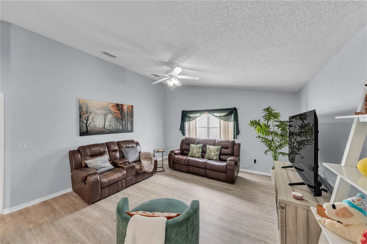 1622 CRAZY HORSE DR — photo 16 of 54