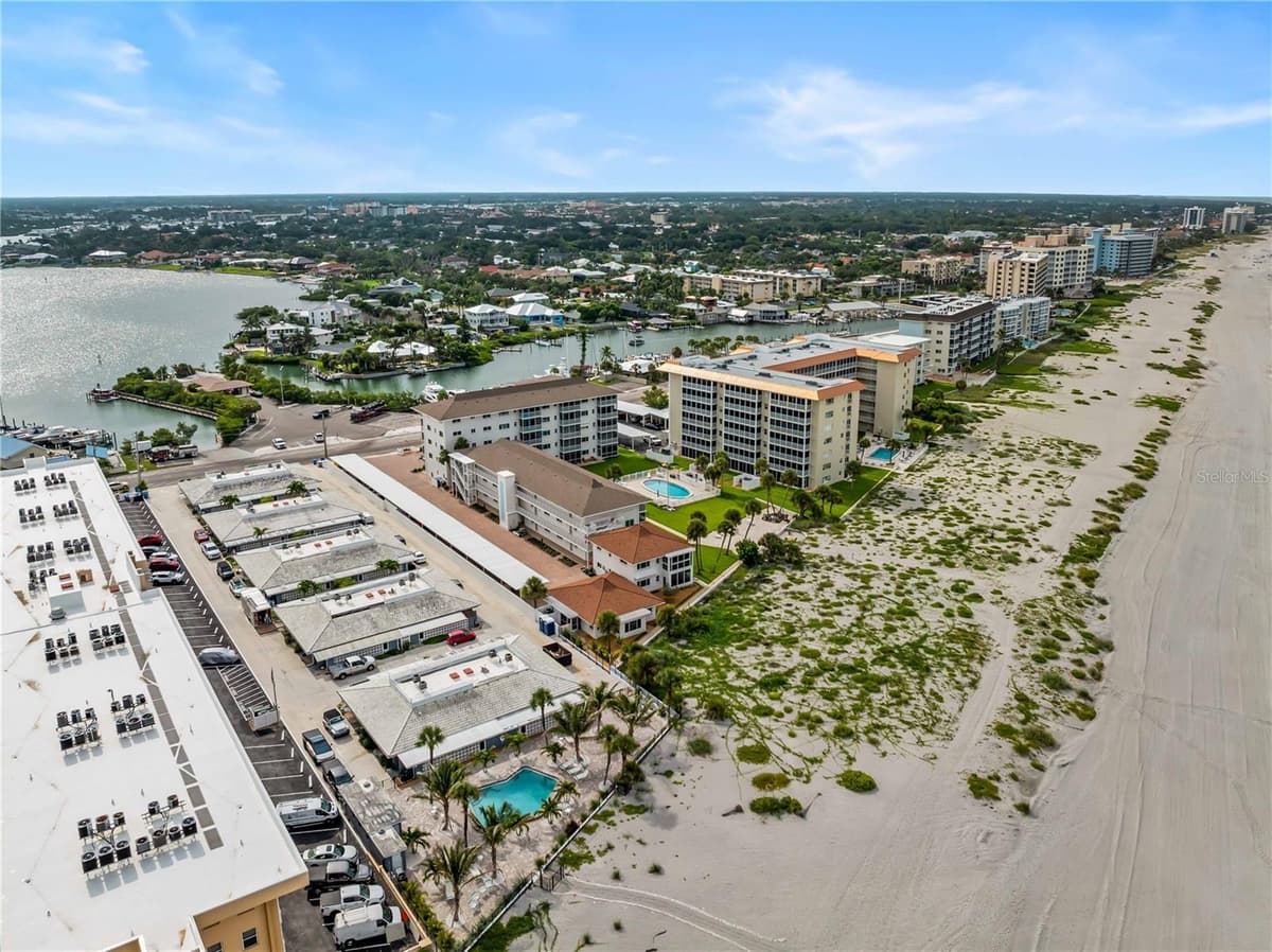 1205 TARPON CENTER DRIVE — photo 39 of 40