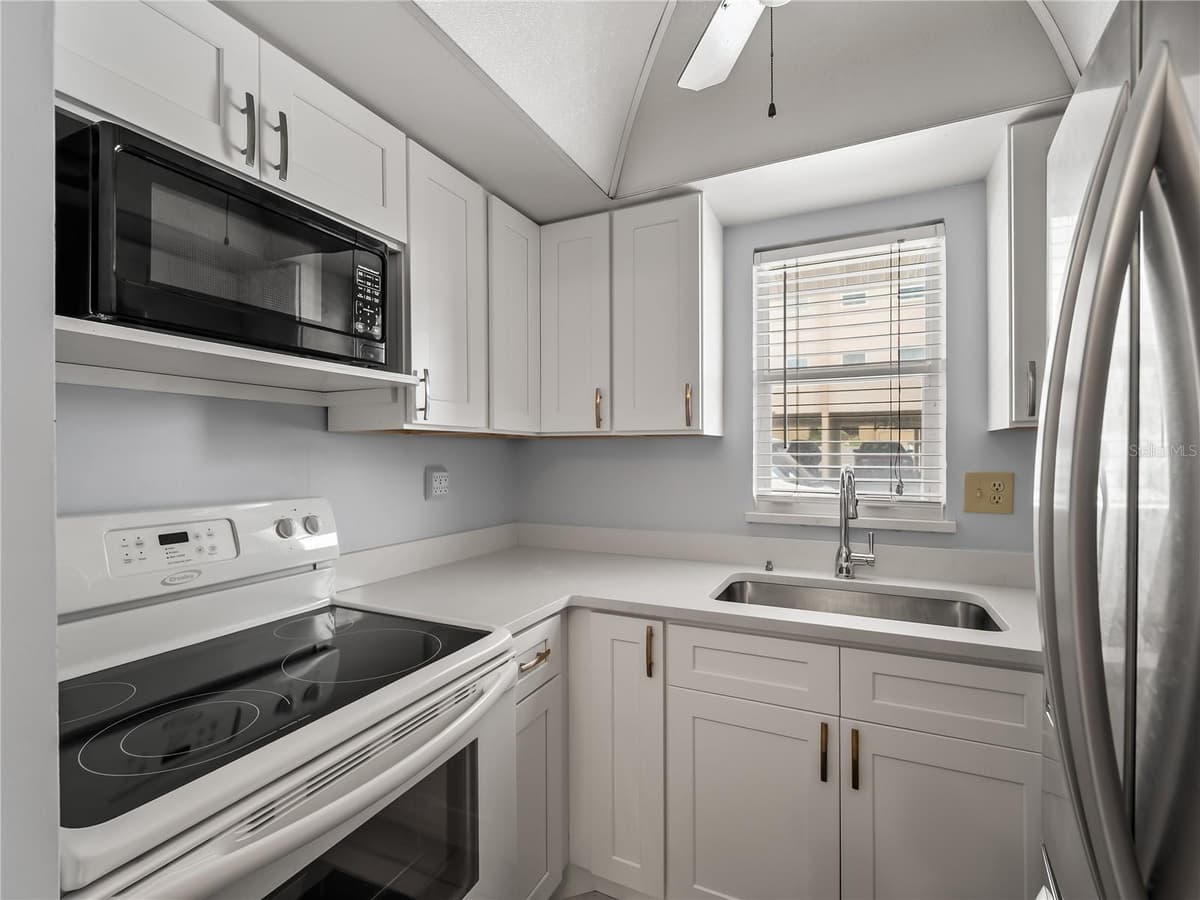 1205 TARPON CENTER DRIVE — photo 15 of 40