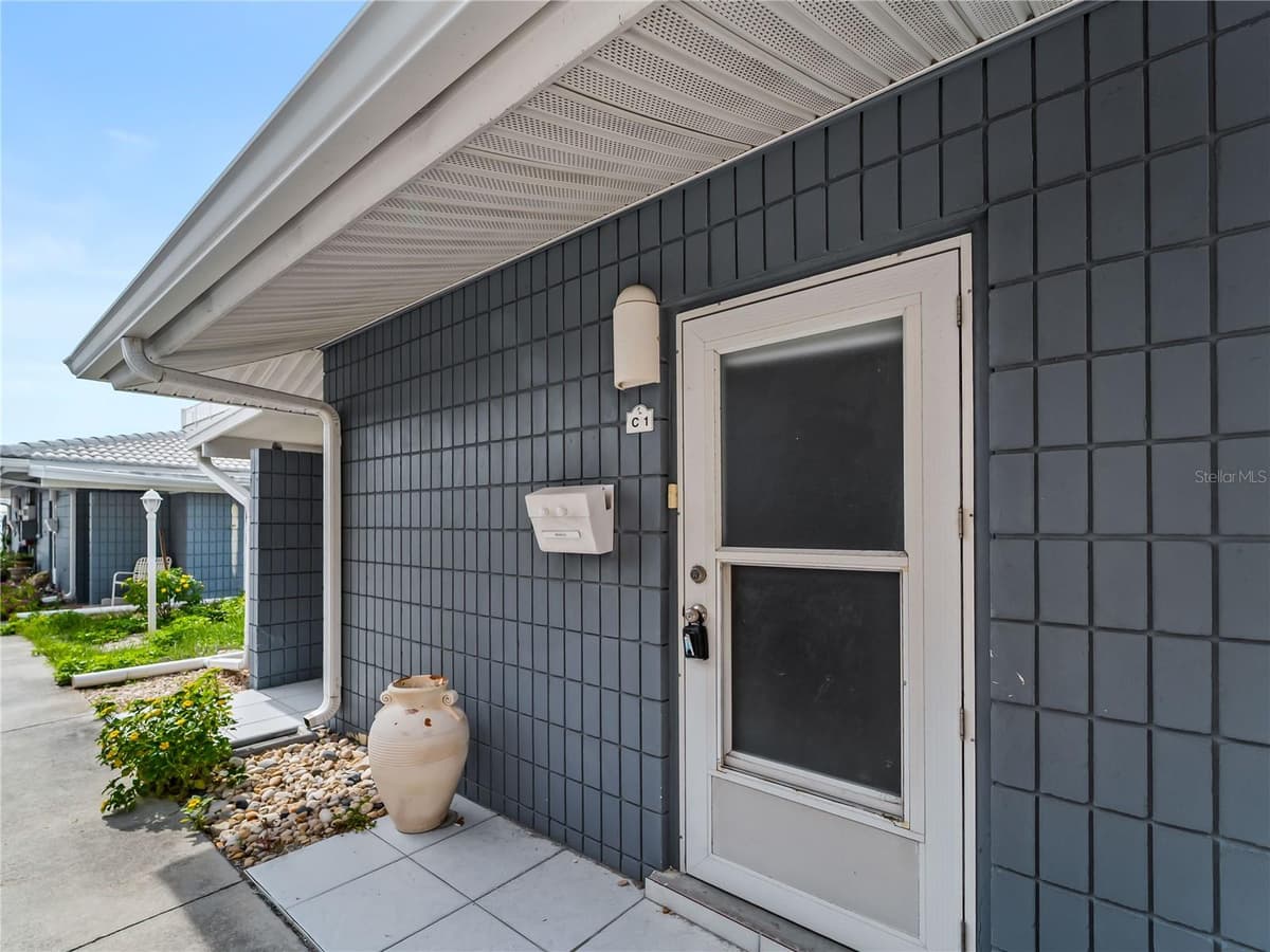 1205 TARPON CENTER DRIVE — photo 3 of 40