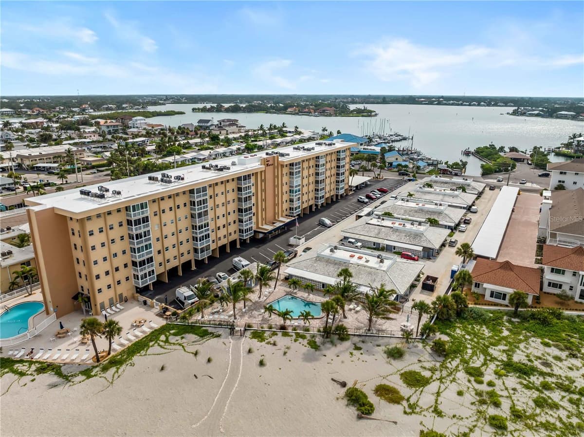 1205 TARPON CENTER DRIVE — photo 37 of 40