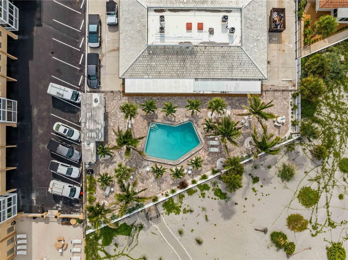 1205 TARPON CENTER DRIVE — photo 4 of 40