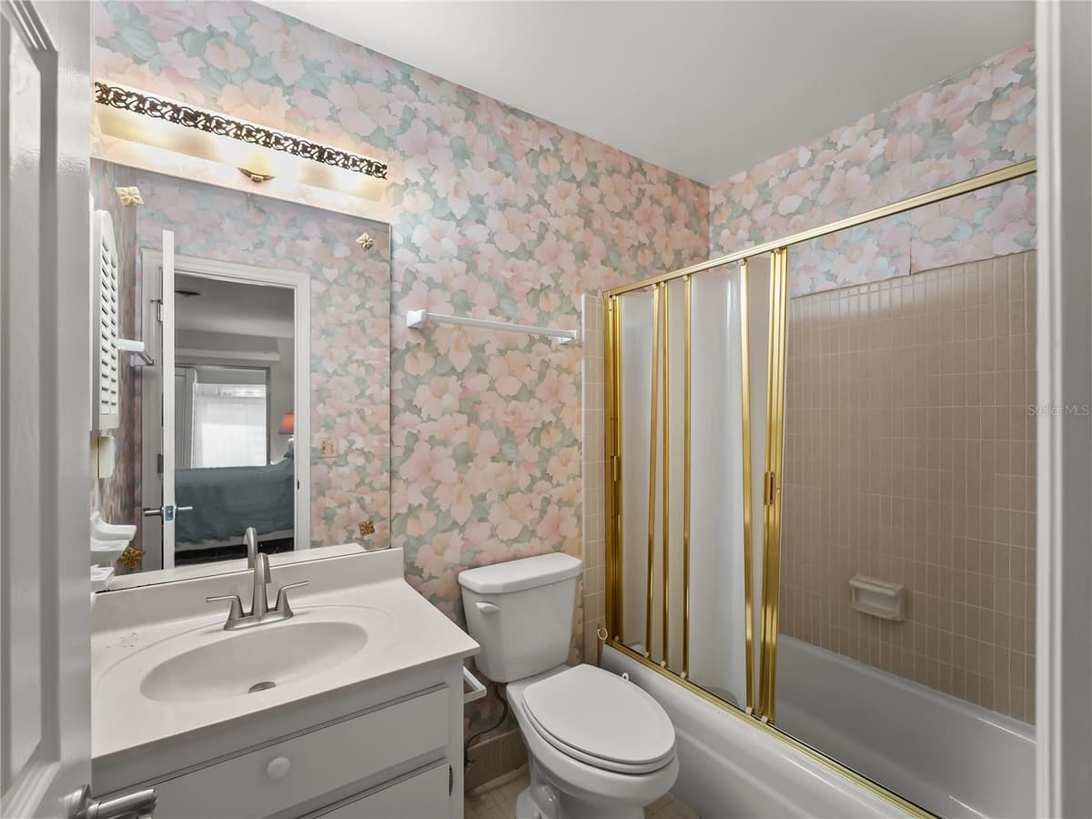 1205 TARPON CENTER DRIVE — photo 18 of 40