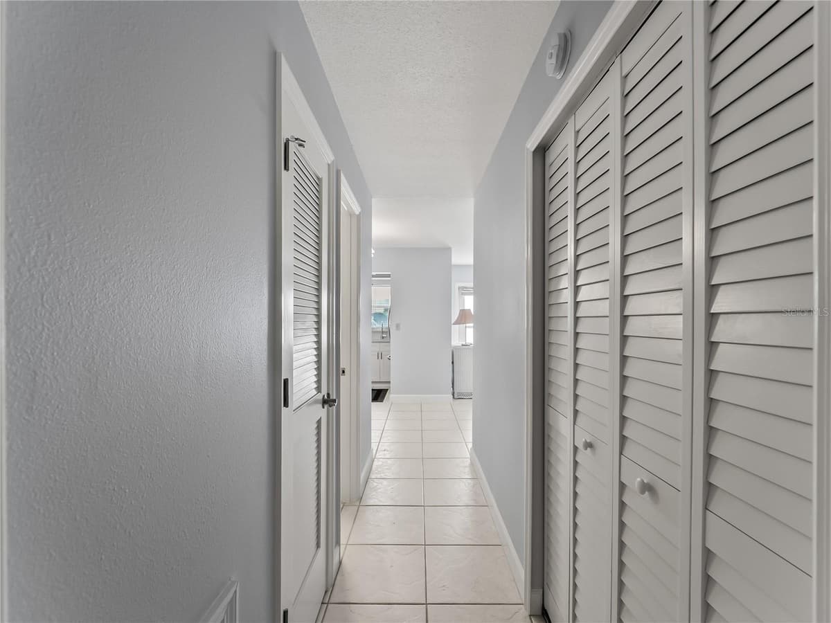 1205 TARPON CENTER DRIVE — photo 17 of 40