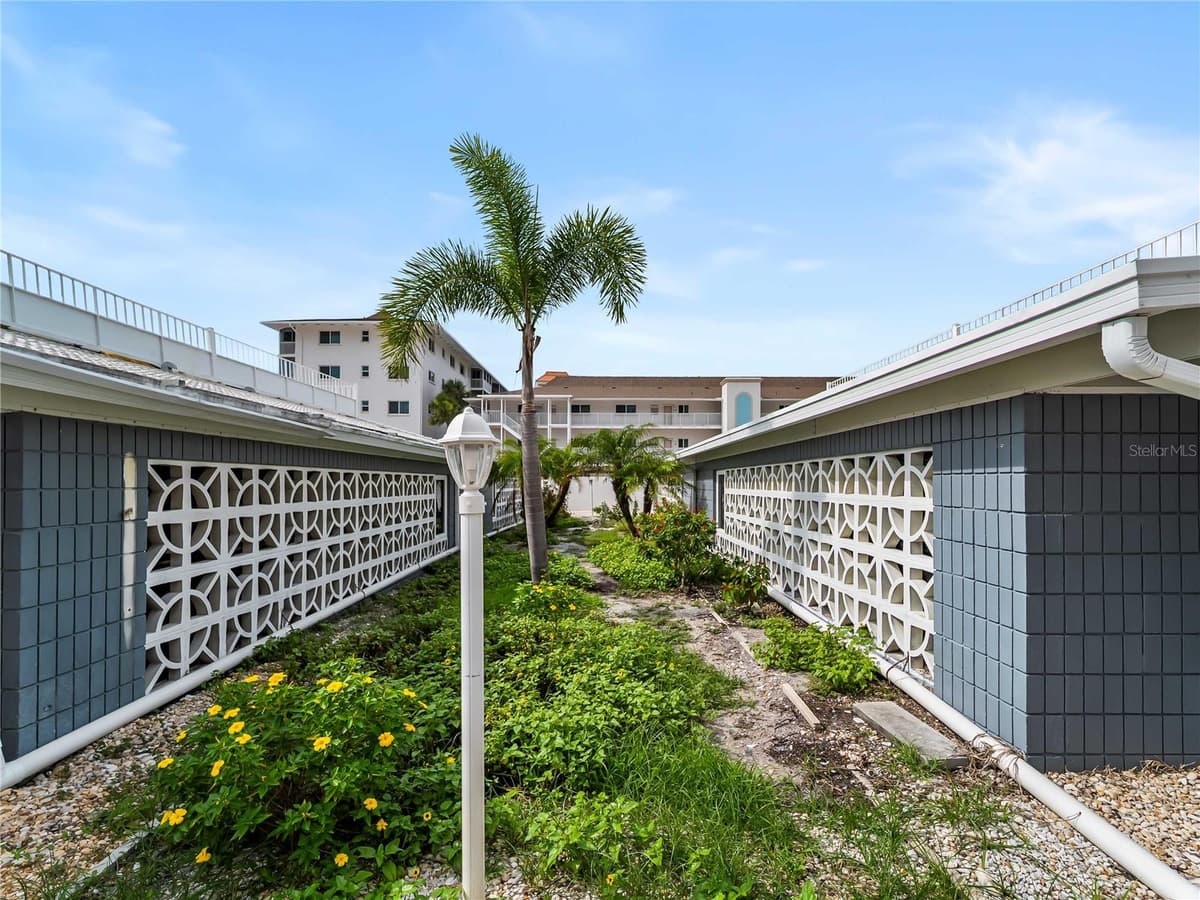 1205 TARPON CENTER DRIVE — photo 28 of 40