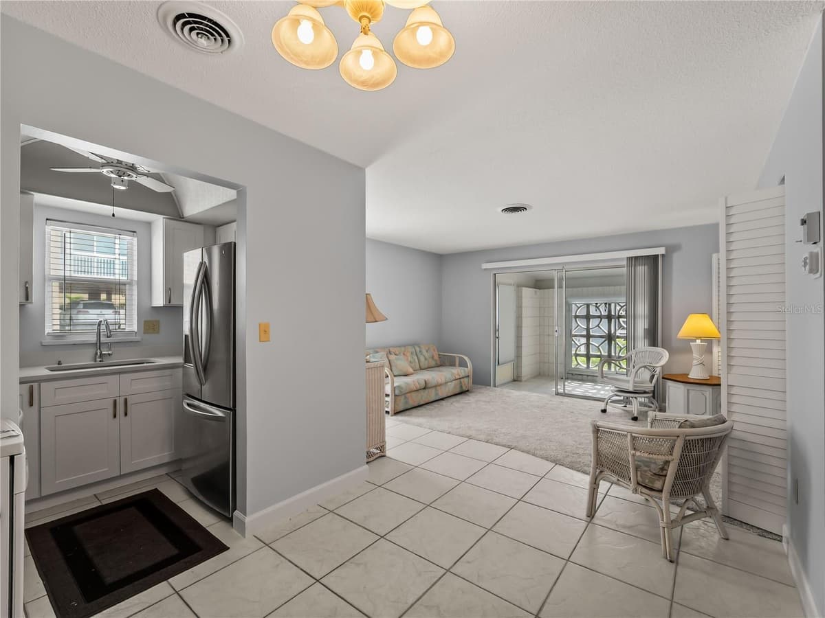 1205 TARPON CENTER DRIVE — photo 12 of 40