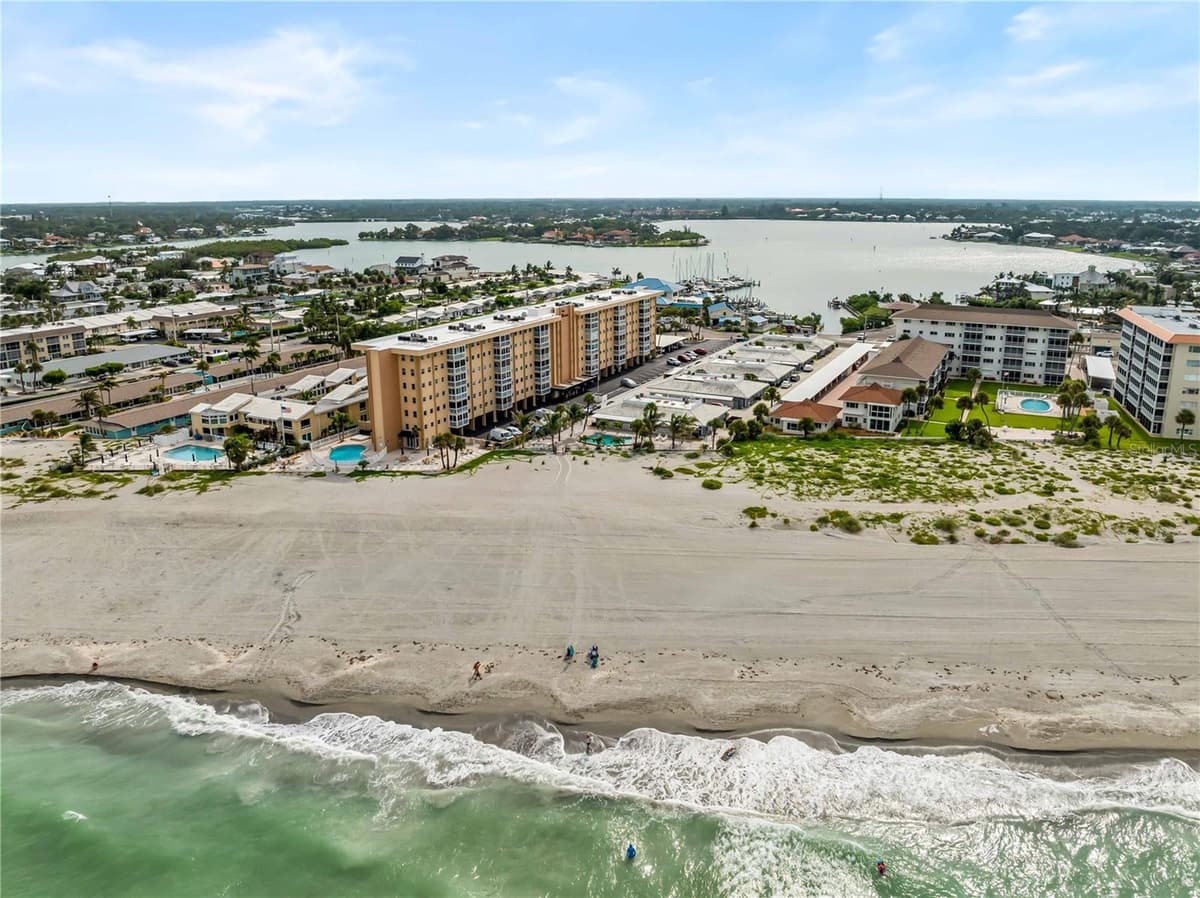 1205 TARPON CENTER DRIVE — photo 38 of 40