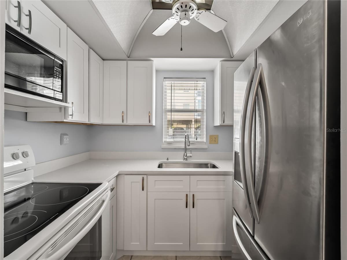 1205 TARPON CENTER DRIVE — photo 14 of 40