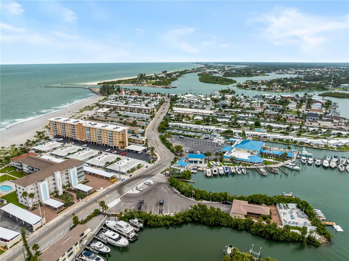 1205 TARPON CENTER DRIVE — photo 31 of 40