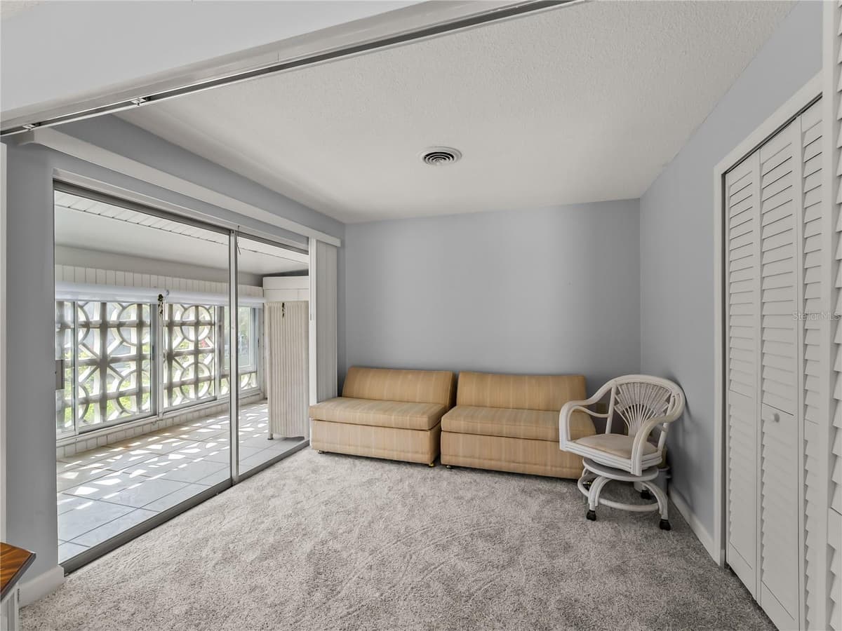1205 TARPON CENTER DRIVE — photo 11 of 40