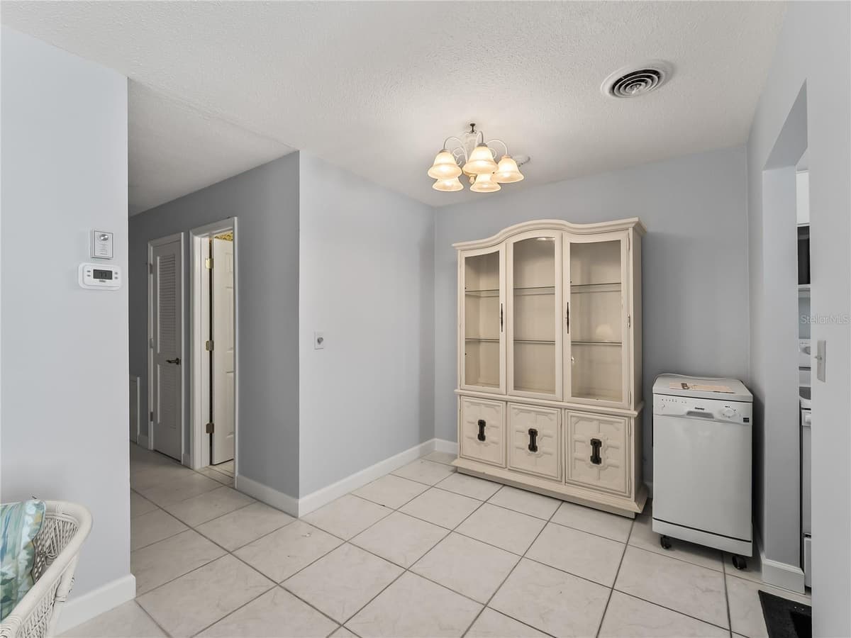 1205 TARPON CENTER DRIVE — photo 13 of 40