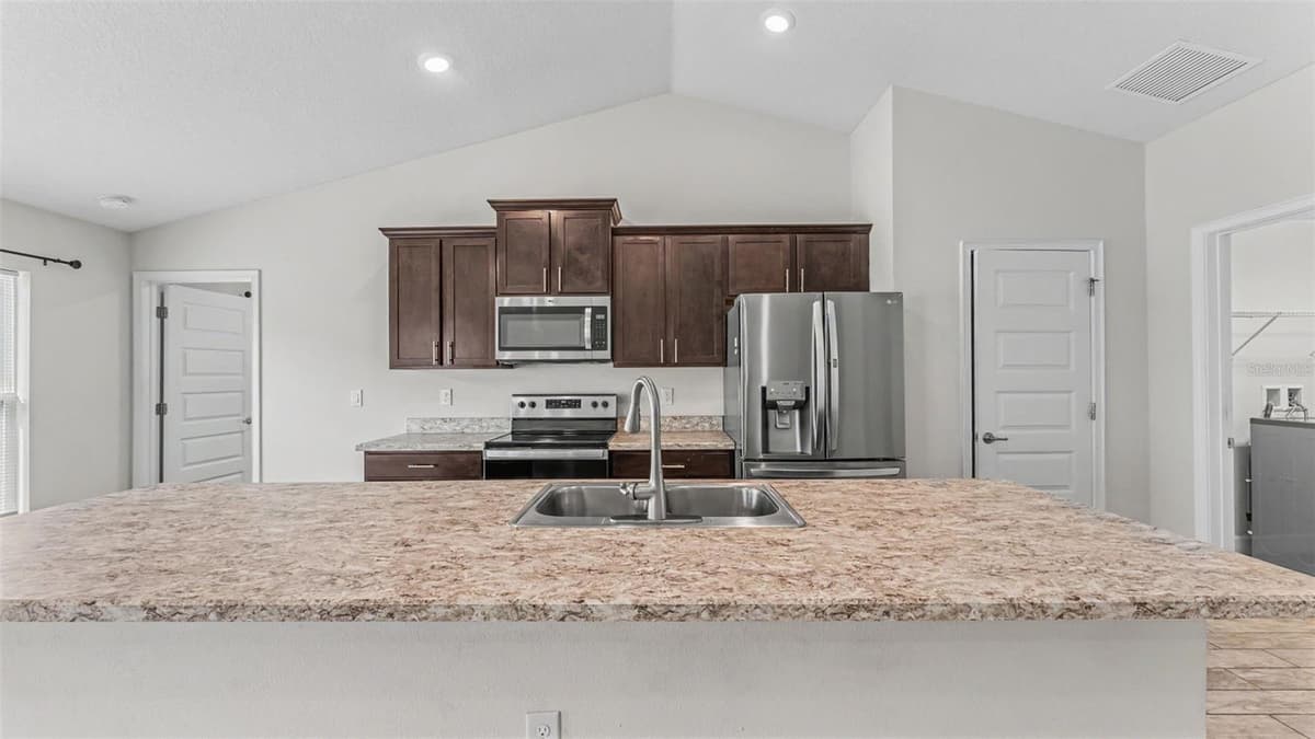 314 ATHABASCA PLACE — photo 7 of 35