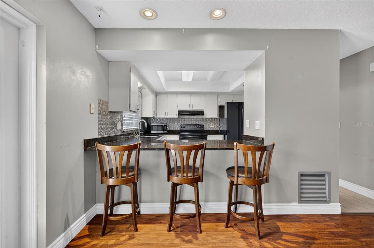 3240 TOURAINE AVENUE — photo 17 of 39