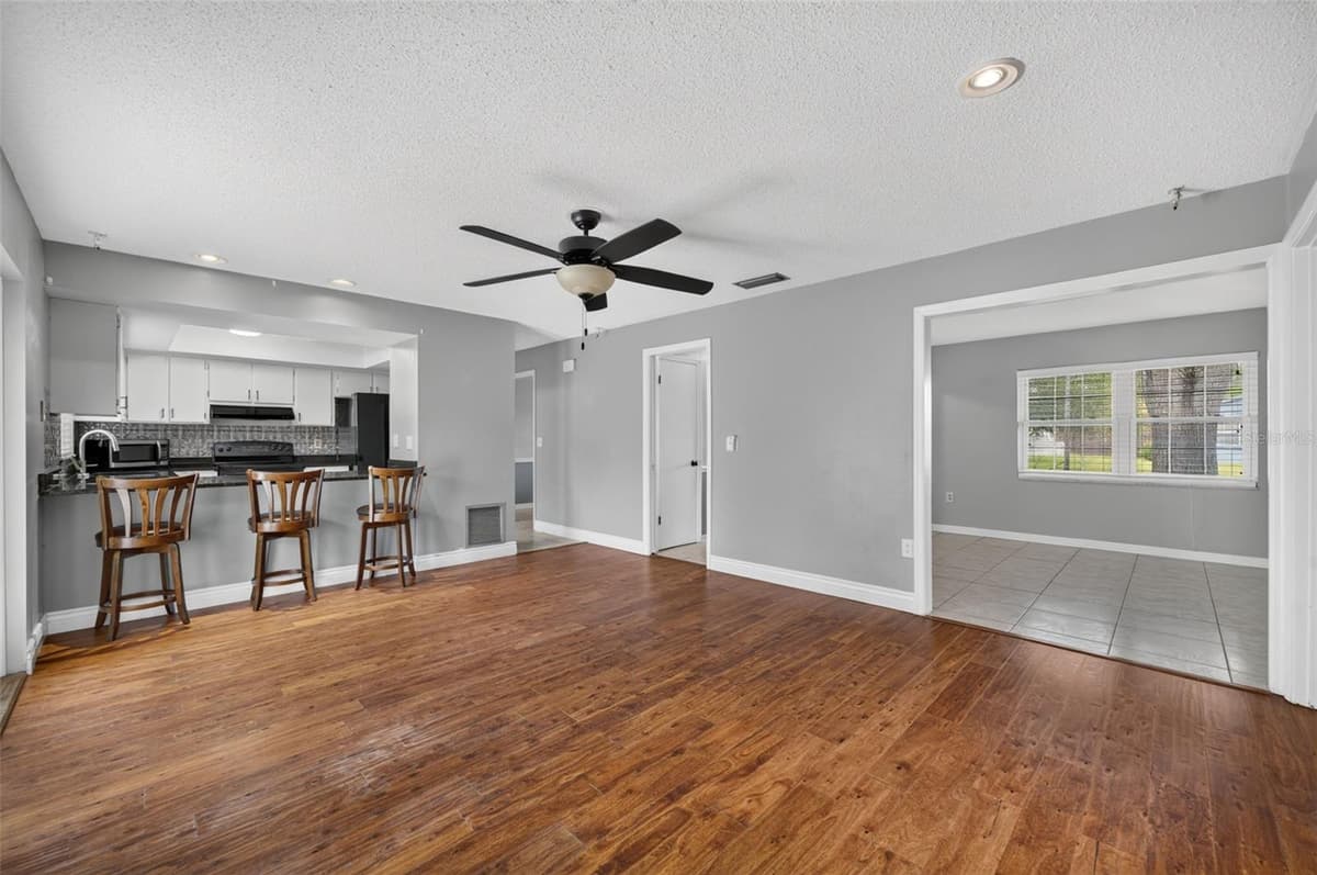 3240 TOURAINE AVENUE — photo 16 of 39