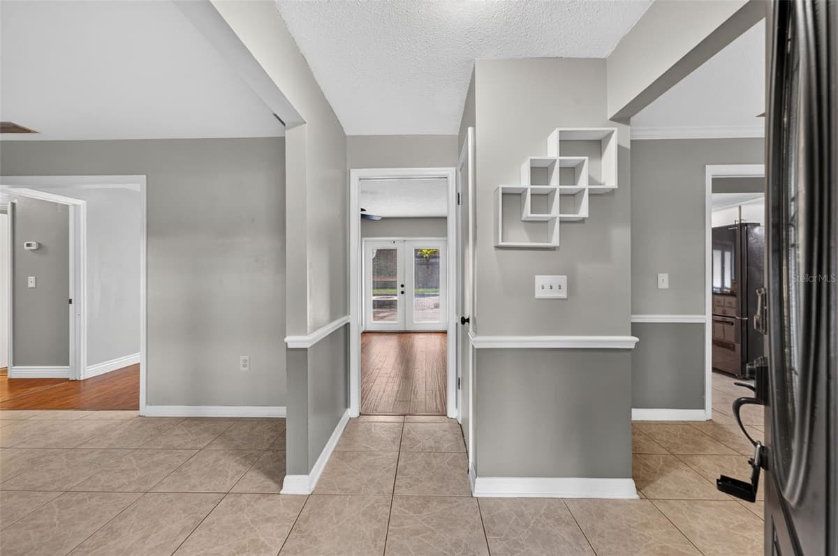 3240 TOURAINE AVENUE — photo 4 of 39