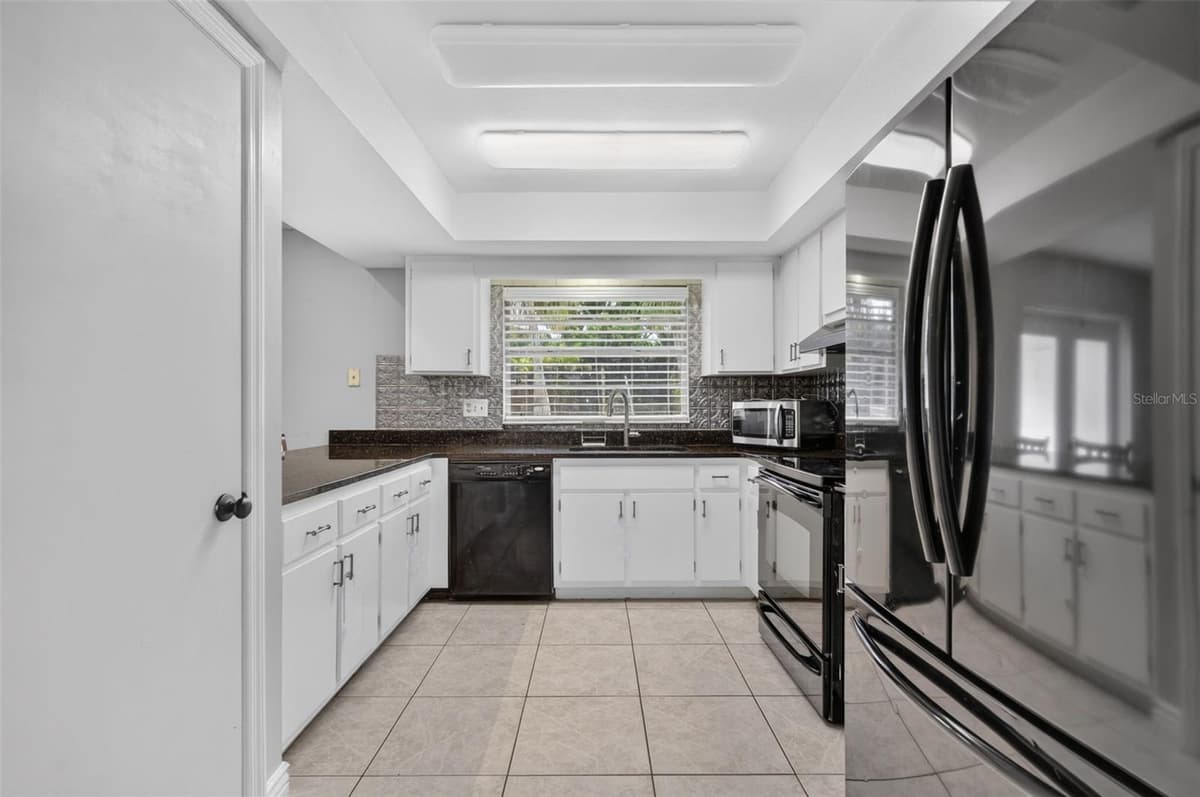 3240 TOURAINE AVENUE — photo 18 of 39