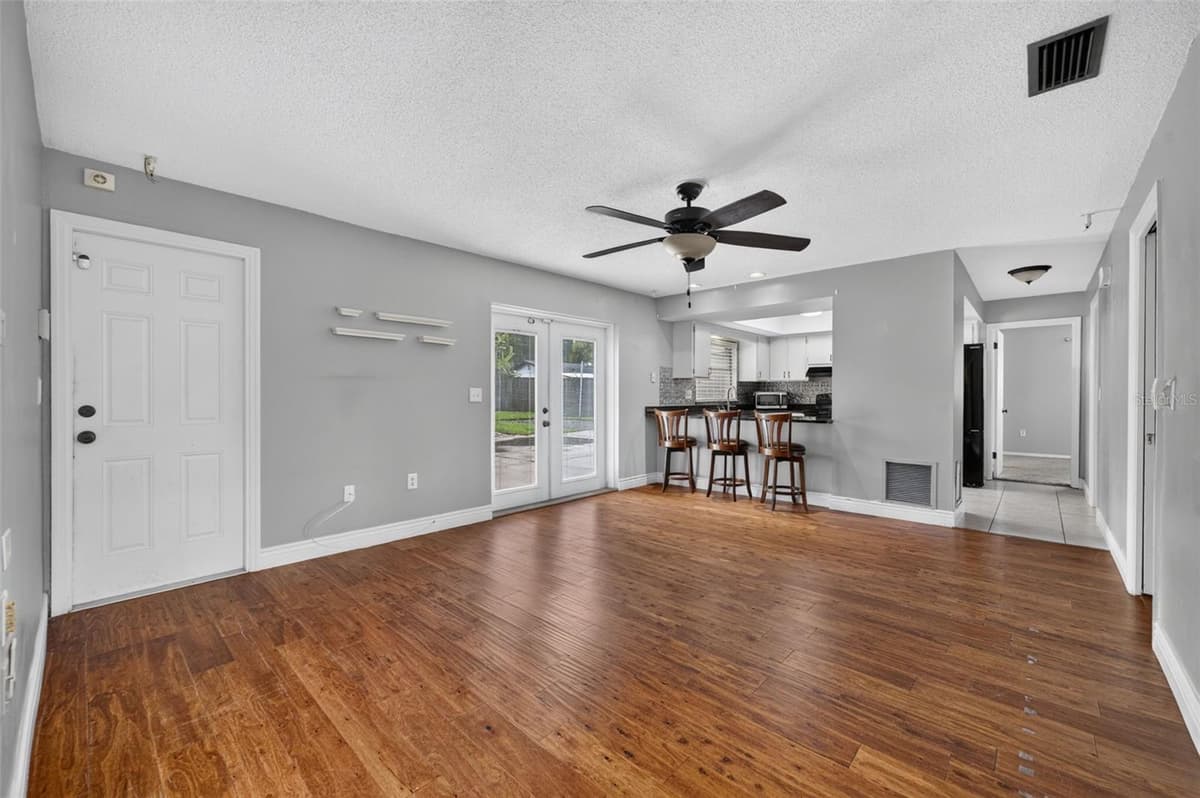3240 TOURAINE AVENUE — photo 13 of 39