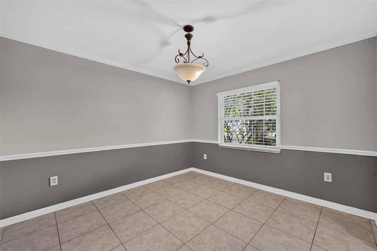 3240 TOURAINE AVENUE — photo 10 of 39
