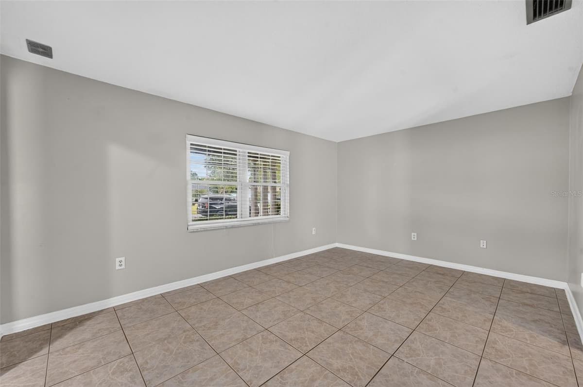 3240 TOURAINE AVENUE — photo 6 of 39