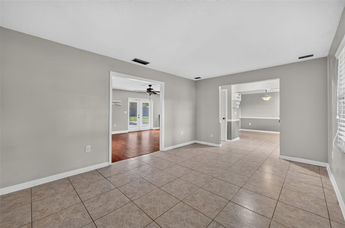 3240 TOURAINE AVENUE — photo 9 of 39
