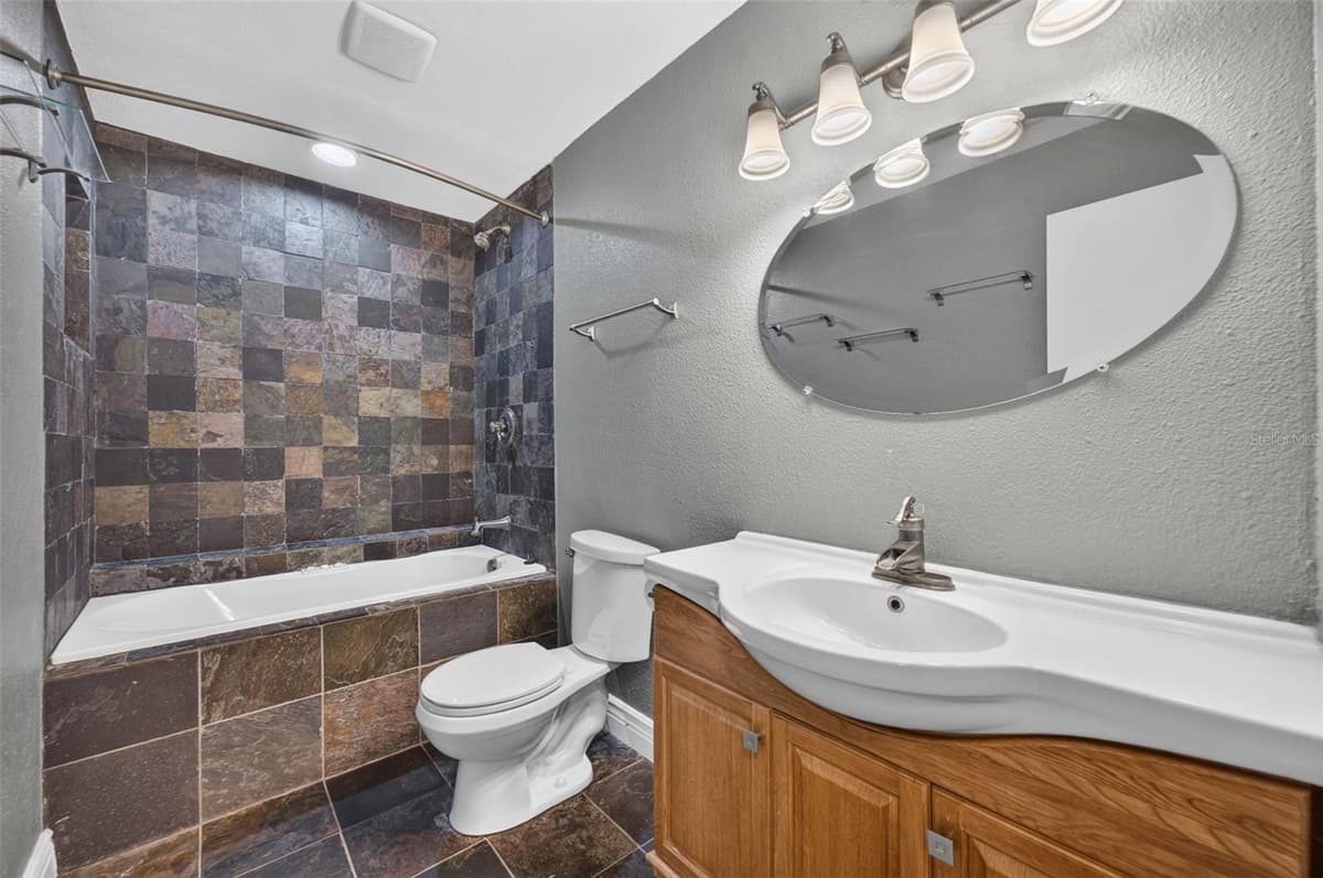3240 TOURAINE AVENUE — photo 31 of 39