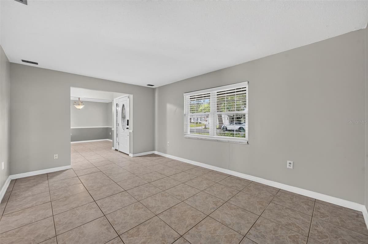 3240 TOURAINE AVENUE — photo 8 of 39