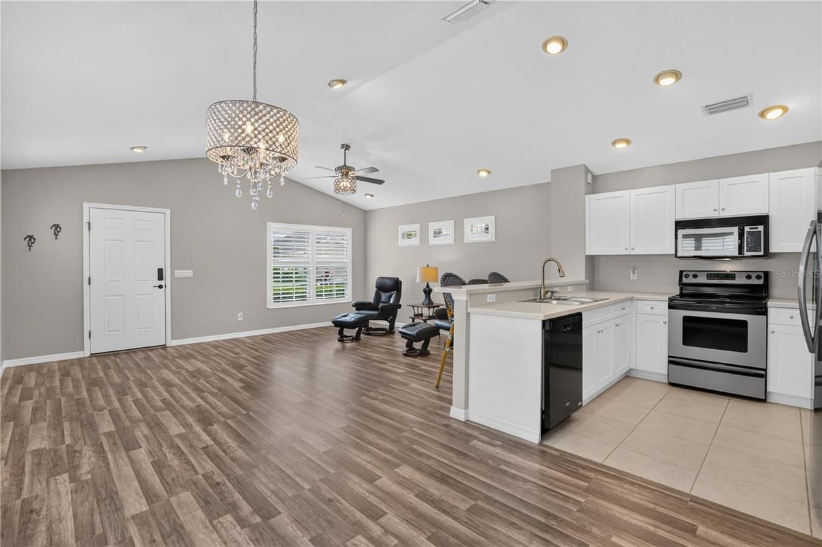 4718 FOREST CREEK TRAIL — photo 10 of 45