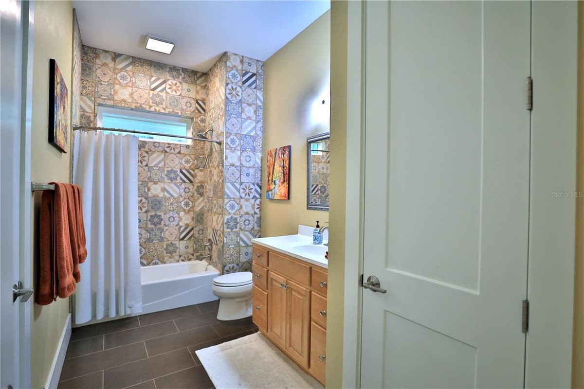 8410 155TH AVENUE — photo 36 of 84
