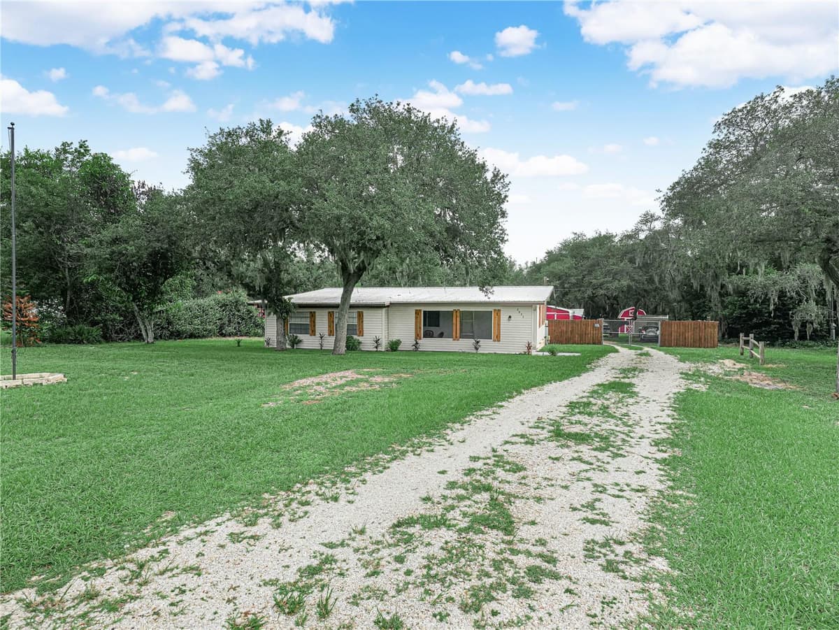 2935 SILVER SPUR LOOP — photo 4 of 46