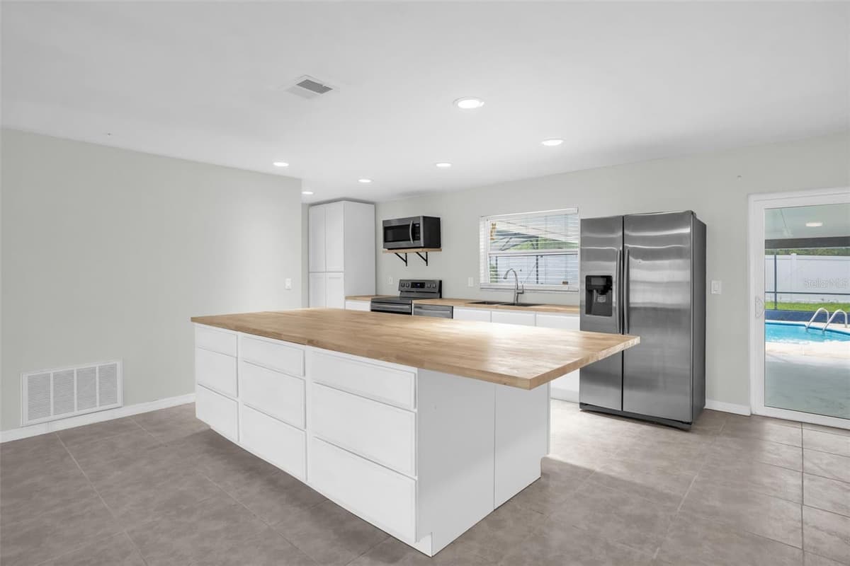 108 KILKENNY COURT — photo 10 of 41