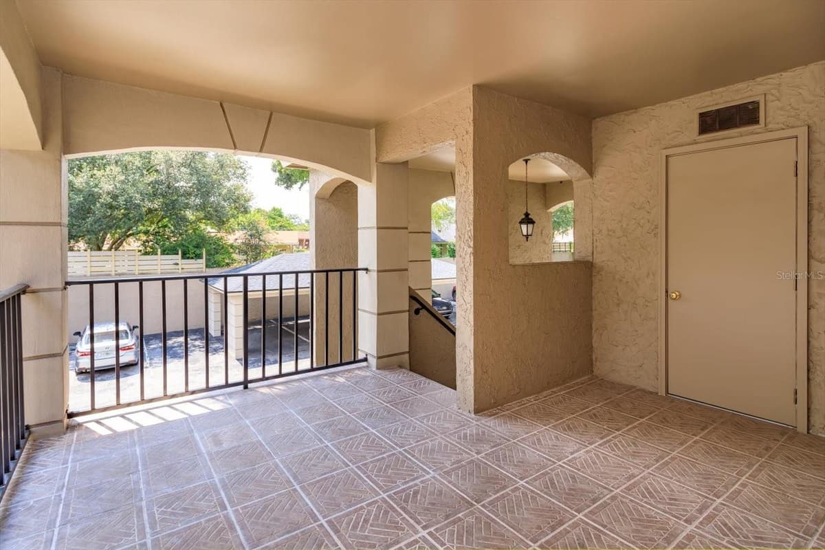 1055 KENSINGTON PARK DRIVE — photo 2 of 23