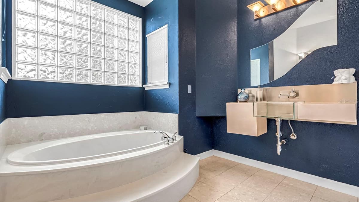 6501 FAIRWAY COVE DRIVE — photo 21 of 49