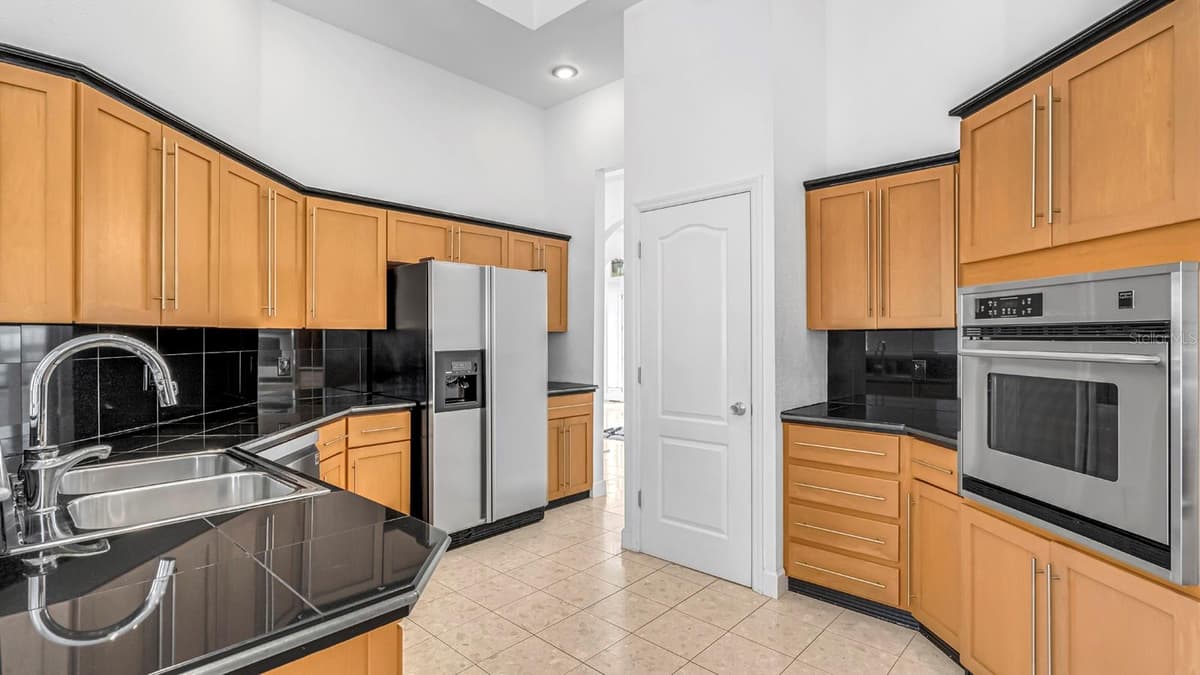 6501 FAIRWAY COVE DRIVE — photo 25 of 49
