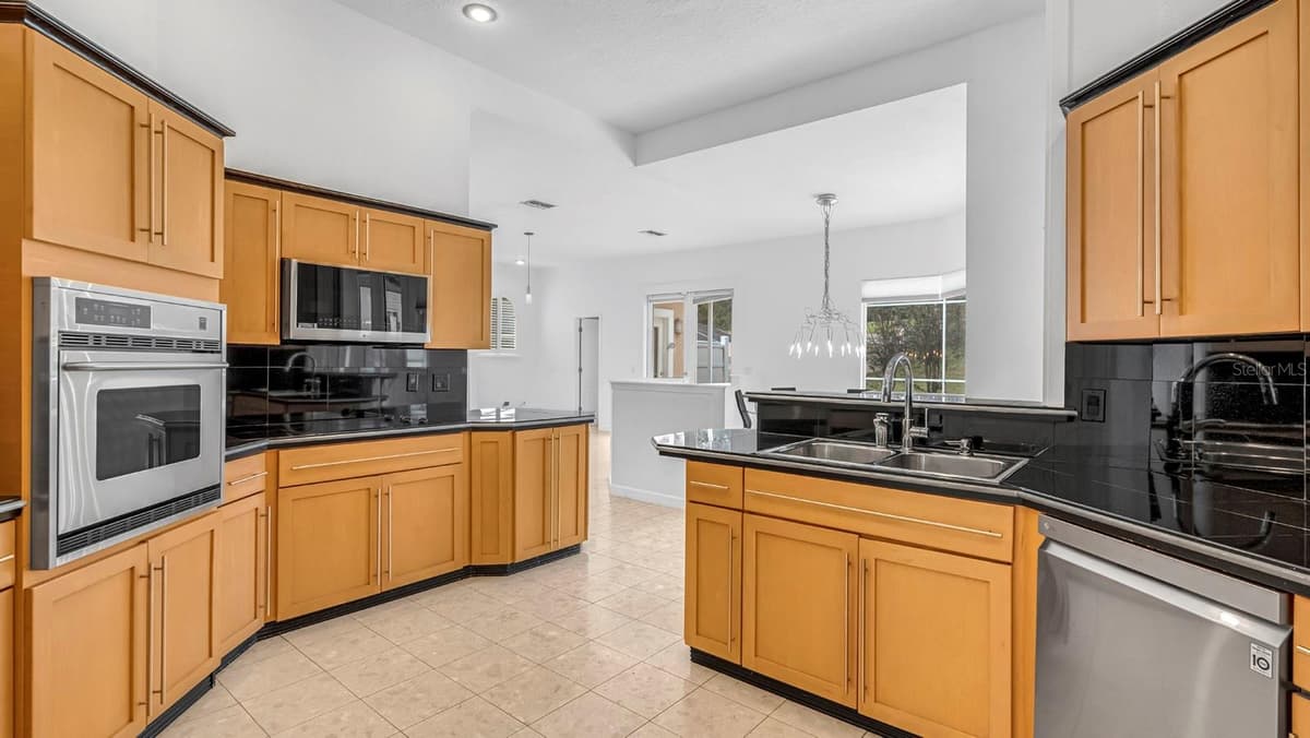6501 FAIRWAY COVE DRIVE — photo 3 of 49