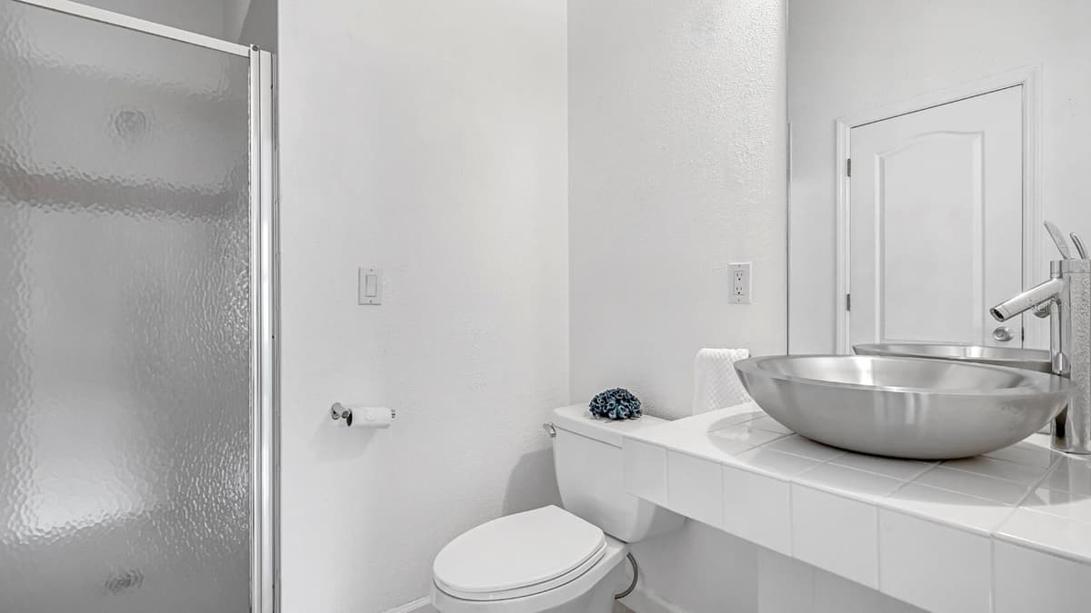 6501 FAIRWAY COVE DRIVE — photo 13 of 49